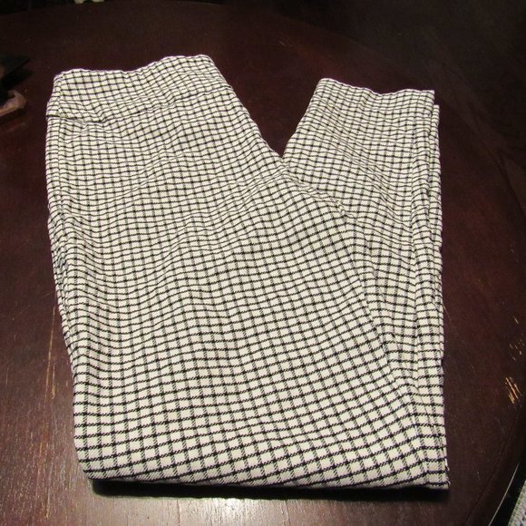 Adrienne Vittadini Pants - Black & White Checkered Gingham Tapered Pants - 8